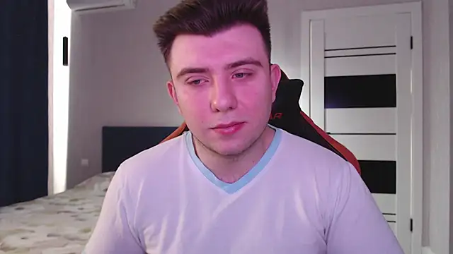 Snapshot of honey_furry chatting on 03-13-26, 04:52 honey furry online show from 03-13-26, 04:52