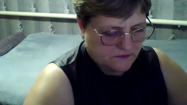 Snapshot of ElzaJewel chatting on 11-15-25, 07:32 ElzaJewel online show from 11-15-25, 07:32