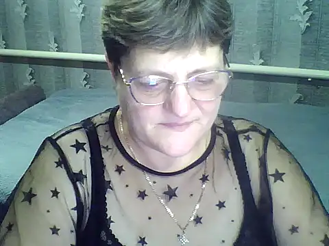 Snapshot of ElzaJewel chatting on 12-15-25, 07:51 ElzaJewel online show from 12-15-25, 07:51