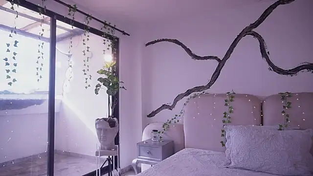 Snapshot of soidai_miiu chatting on 11-13-25, 08:19 soidai miiu online show from 11-13-25, 08:19