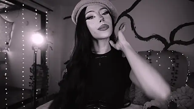 Snapshot of soidai_miiu chatting on 11-24-25, 09:14 soidai miiu online show from 11-24-25, 09:14