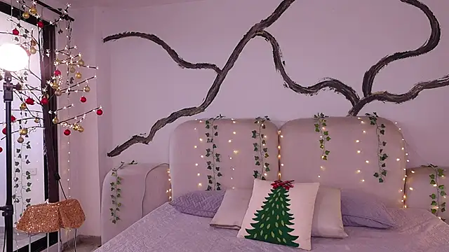 Snapshot of soidai_miiu chatting on 12-14-25, 03:39 soidai miiu online show from 12-14-25, 03:39