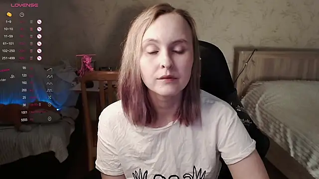 Snapshot of Agatha_Mott chatting on 10-14-25, 11:22 Agatha Mott online show from 10-14-25, 11:22