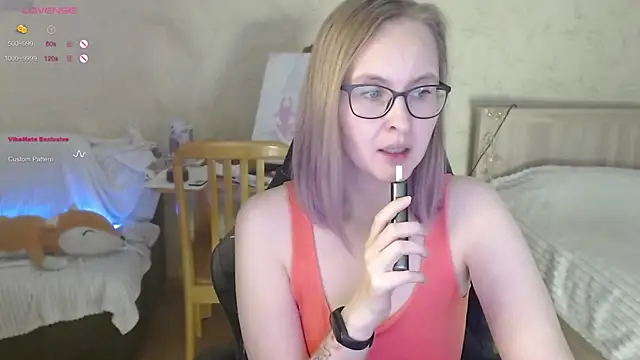 Snapshot of Agatha_Mott chatting on 10-20-25, 04:13 Agatha Mott online show from 10-20-25, 04:13