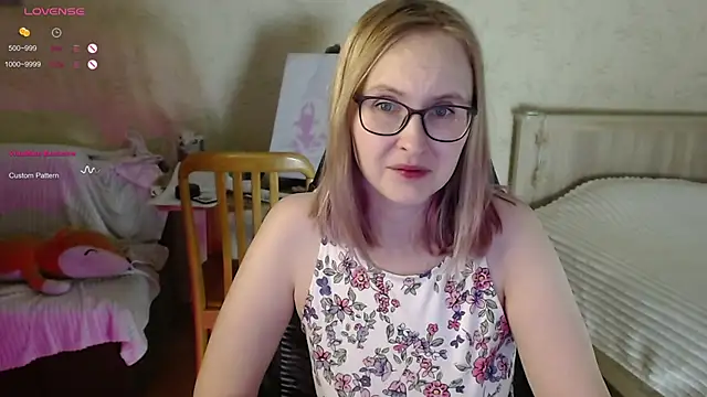 Snapshot of Agatha_Mott chatting on 10-27-25, 03:10 Agatha Mott online show from 10-27-25, 03:10