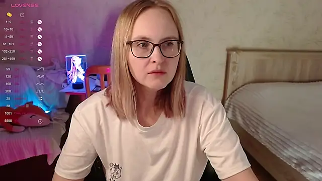 Snapshot of Agatha_Mott chatting on 11-10-25, 02:10 Agatha Mott online show from 11-10-25, 02:10