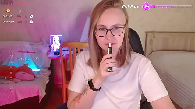 Snapshot of Agatha_Mott chatting on 12-19-25, 02:18 Agatha Mott online show from 12-19-25, 02:18