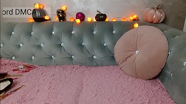 Snapshot of xoCaroxQueenxo chatting on 10-22-25, 11:15 xoCaroxQueenxo online show from 10-22-25, 11:15