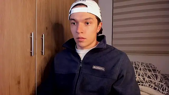 Mastrangelo xxx online show from 12-17-25, 04:18