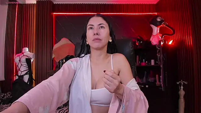 XiaQueen online show from 12-19-25, 12:01