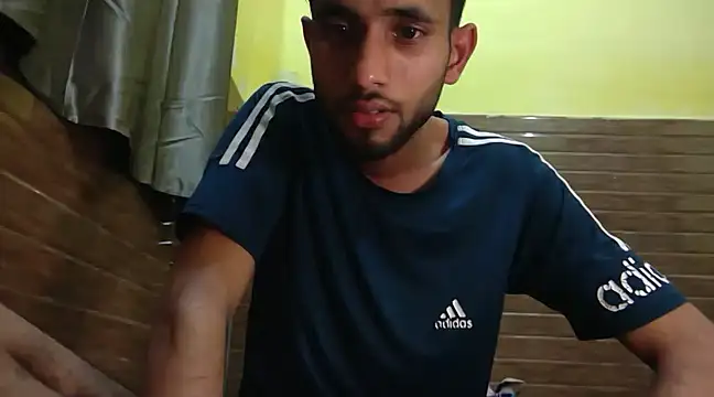 Snapshot of Queen_Couple chatting on 02-10-25, 05:30 Queen Couple online show from 02-10-25, 05:30