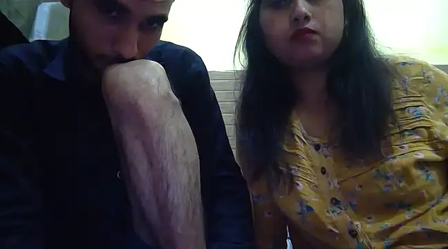 Snapshot of Queen_Couple chatting on 02-14-25, 11:10 Queen Couple online show from 02-14-25, 11:10