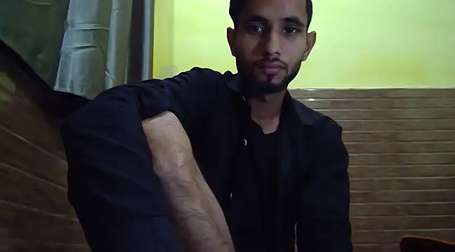 Snapshot of Queen_Couple chatting on 02-16-25, 07:48 Queen Couple online show from 02-16-25, 07:48