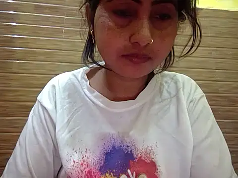 Snapshot of Queen_Couple chatting on 03-09-25, 06:43 Queen Couple online show from 03-09-25, 06:43