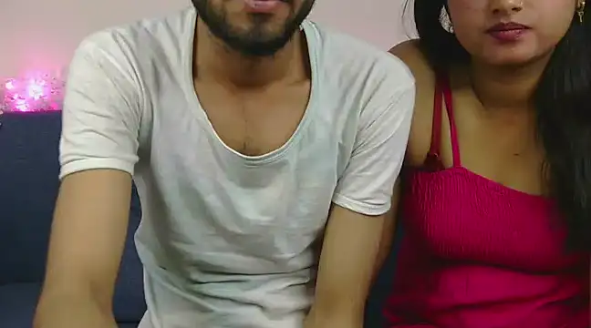 Snapshot of Queen_Couple chatting on 03-22-25, 10:28 Queen Couple online show from 03-22-25, 10:28