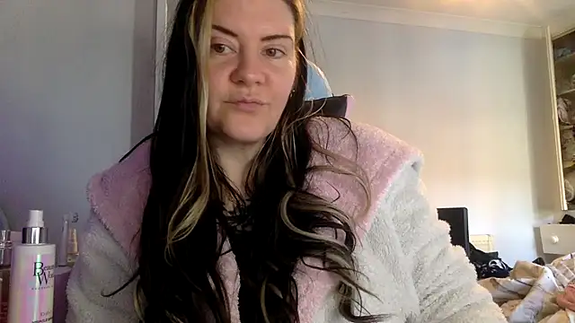 Snapshot of AureliaXOX chatting on 02-05-25, 10:30 AureliaXOX online show from 02-05-25, 10:30