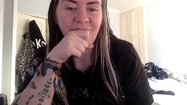 Snapshot of AureliaXOX chatting on 02-06-25, 01:54 AureliaXOX online show from 02-06-25, 01:54