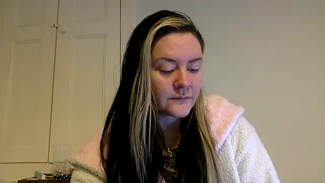 Snapshot of AureliaXOX chatting on 02-12-25, 09:20 AureliaXOX online show from 02-12-25, 09:20