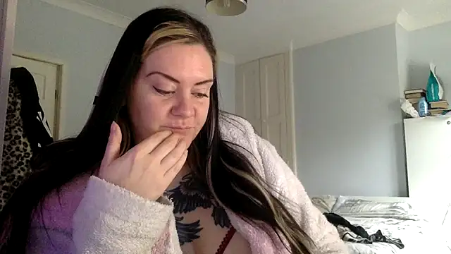 Snapshot of AureliaXOX chatting on 02-14-25, 10:07 AureliaXOX online show from 02-14-25, 10:07