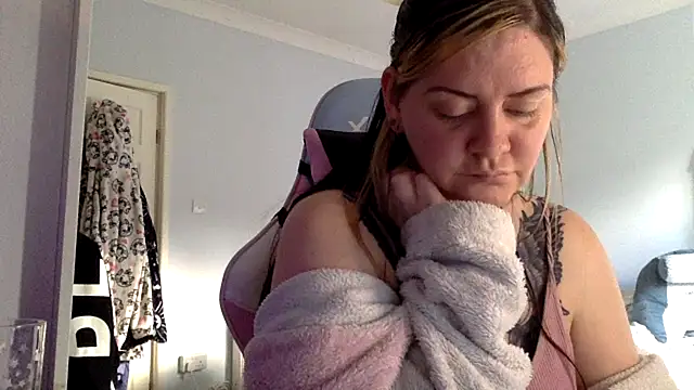 Snapshot of AureliaXOX chatting on 02-22-25, 03:47 AureliaXOX online show from 02-22-25, 03:47