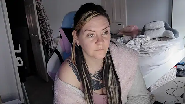 Snapshot of AureliaXOX chatting on 02-23-25, 03:08 AureliaXOX online show from 02-23-25, 03:08