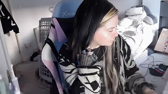 Snapshot of AureliaXOX chatting on 03-08-25, 05:11 AureliaXOX online show from 03-08-25, 05:11