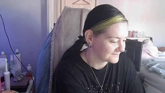 Snapshot of AureliaXOX chatting on 09-12-25, 08:47 AureliaXOX online show from 09-12-25, 08:47