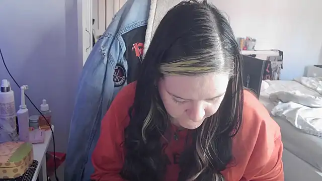 Snapshot of AureliaXOX chatting on 09-16-25, 10:05 AureliaXOX online show from 09-16-25, 10:05