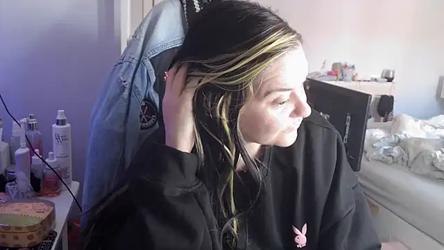 Snapshot of AureliaXOX chatting on 09-27-25, 10:09 AureliaXOX online show from 09-27-25, 10:09