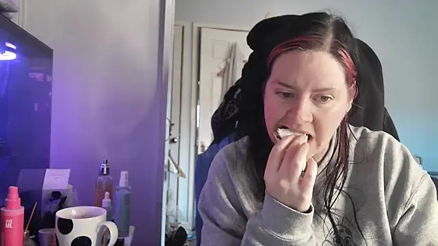 Snapshot of AureliaXOX chatting on 12-02-25, 12:32 AureliaXOX online show from 12-02-25, 12:32