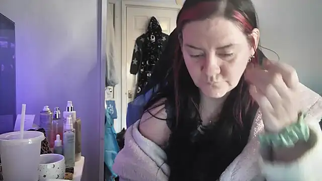 Snapshot of AureliaXOX chatting on 12-14-25, 11:48 AureliaXOX online show from 12-14-25, 11:48