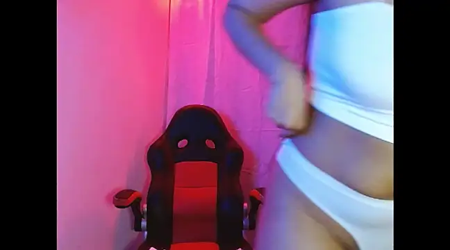 Snapshot of SallyWhitee chatting on 03-08-25, 06:32 SallyWhitee online show from 03-08-25, 06:32