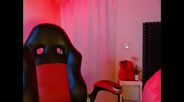 Snapshot of SallyWhitee chatting on 03-12-25, 03:13 SallyWhitee online show from 03-12-25, 03:13