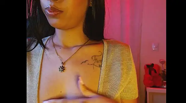 Snapshot of SallyWhitee chatting on 03-21-25, 06:27 SallyWhitee online show from 03-21-25, 06:27