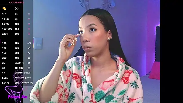 Snapshot of SallyWhitee chatting on 09-30-25, 05:12 SallyWhitee online show from 09-30-25, 05:12