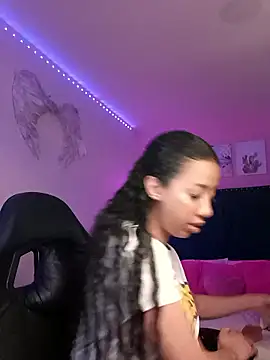 Snapshot of SallyWhitee chatting on 01-09-26, 05:32 SallyWhitee online show from 01-09-26, 05:32