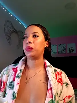 Snapshot of SallyWhitee chatting on 03-08-26, 05:00 SallyWhitee online show from 03-08-26, 05:00