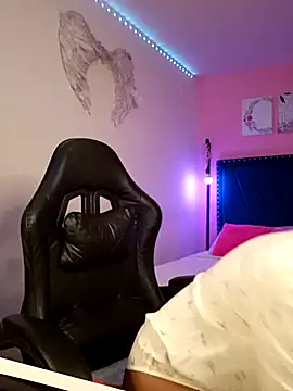 SallyWhitee online show from 05-17-26, 05:38