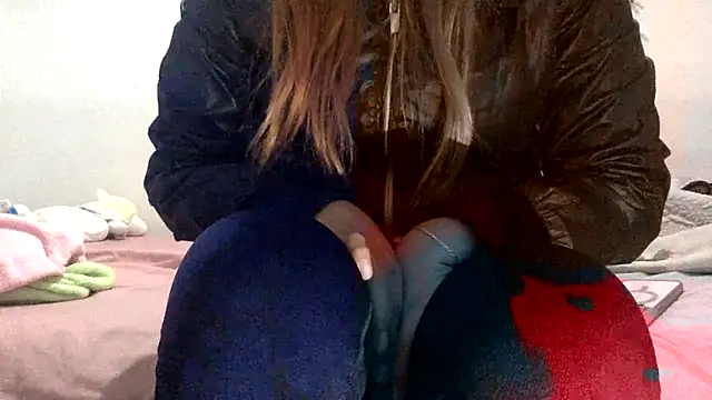 Snapshot of sharonlopez9611 chatting on 12-17-25, 02:39 sharonlopez9611 online show from 12-17-25, 02:39