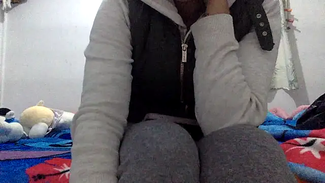 Snapshot of sharonlopez9611 chatting on 12-21-25, 03:35 sharonlopez9611 online show from 12-21-25, 03:35