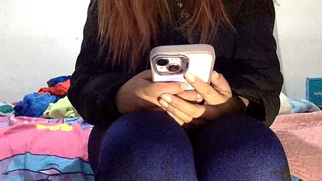 Snapshot of sharonlopez9611 chatting on 12-22-25, 03:25 sharonlopez9611 online show from 12-22-25, 03:25