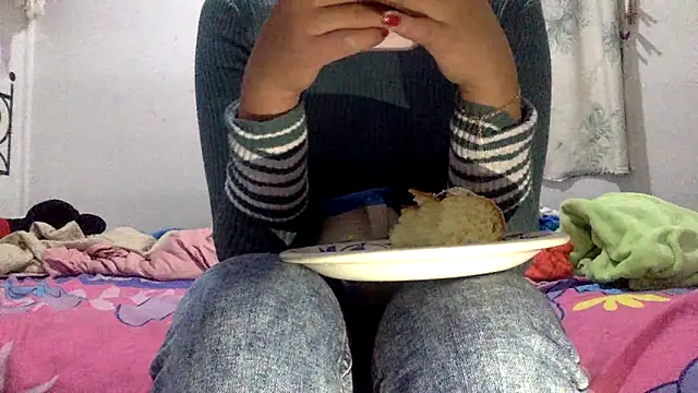 Snapshot of sharonlopez9611 chatting on 01-06-26, 04:27 sharonlopez9611 online show from 01-06-26, 04:27