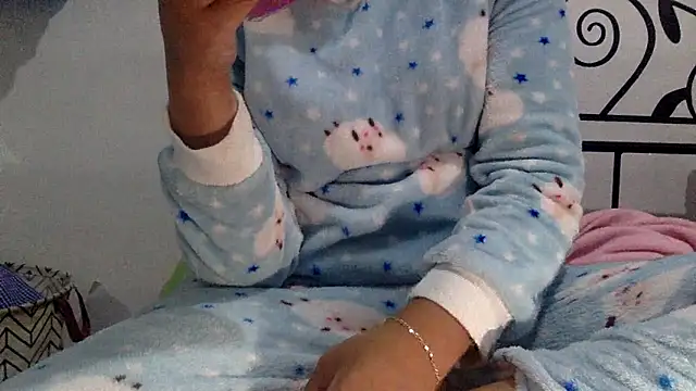 Snapshot of sharonlopez9611 chatting on 02-19-26, 03:35 sharonlopez9611 online show from 02-19-26, 03:35