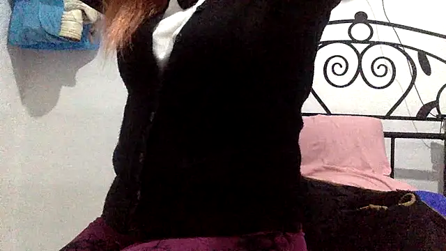 Snapshot of sharonlopez9611 chatting on 03-08-26, 03:43 sharonlopez9611 online show from 03-08-26, 03:43