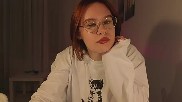 Snapshot of Mia_Luw chatting on 07-17-26, 05:40 Mia Luw online show from 07-17-26, 05:40