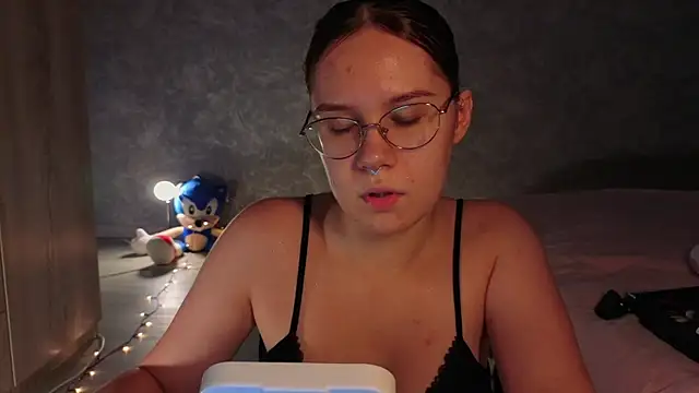 Snapshot of Mia_Luw chatting on 08-06-26, 01:40 Mia Luw online show from 08-06-26, 01:40