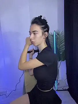 Snapshot of Celine_Roxelle chatting on 10-23-25, 05:18 Celine Roxelle online show from 10-23-25, 05:18