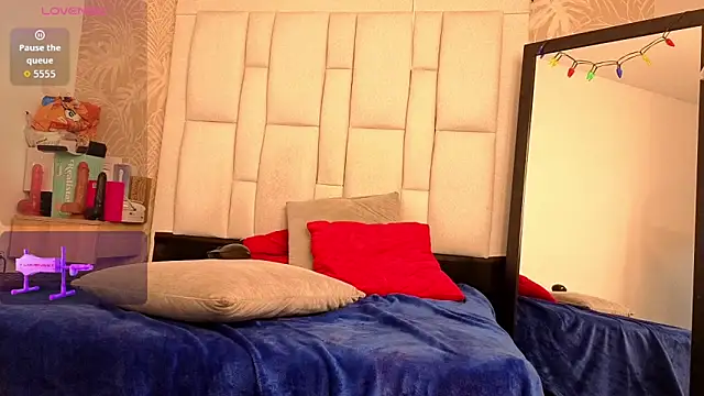 dafnnelewis online show from 12-17-25, 11:16