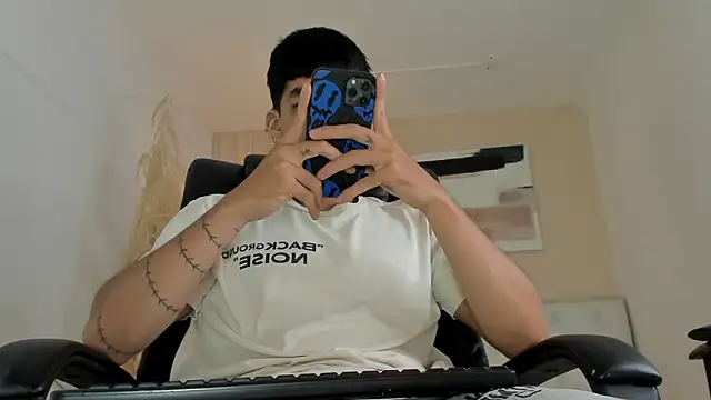 ISAAC CRYSTON online show from 01-10-26, 11:20