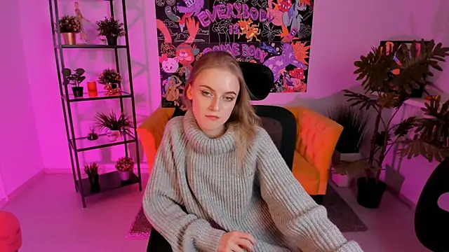 Snapshot of KiraMontoya chatting on 02-14-25, 03:58 KiraMontoya online show from 02-14-25, 03:58